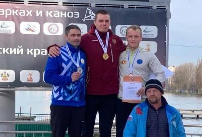 Роман Ерлинеков — крайний слева